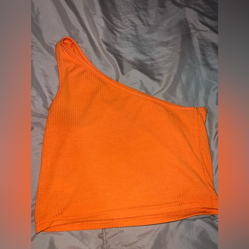 Sided shoulder crop top